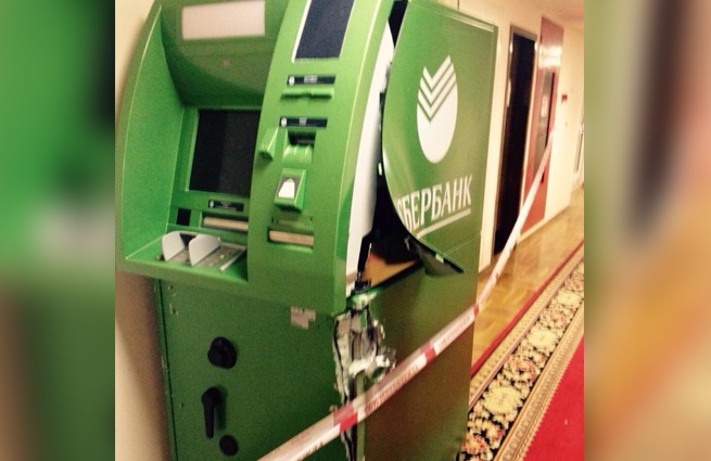 Ночью в Госдуме неизвестные вскрыли банкомат Сбербанка