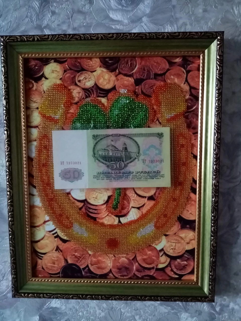 различные изделия вышитые крестом и бисером