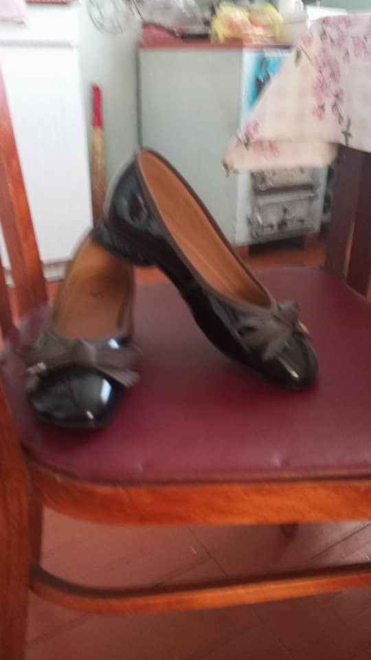 Продаю женскую обувь