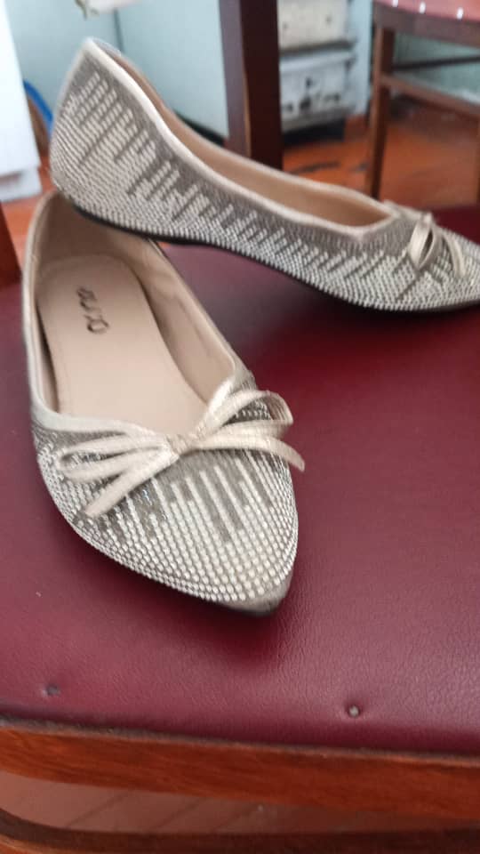 Продаю женскую обувь