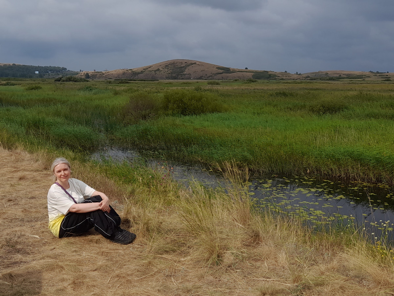 Возле реки Караганки, текущей по разлому земной коры (Аркаим)