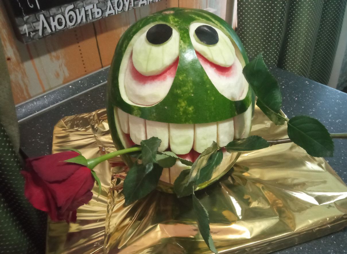 А как лучше резать арбуз? От полюса до полюса или по экватору?