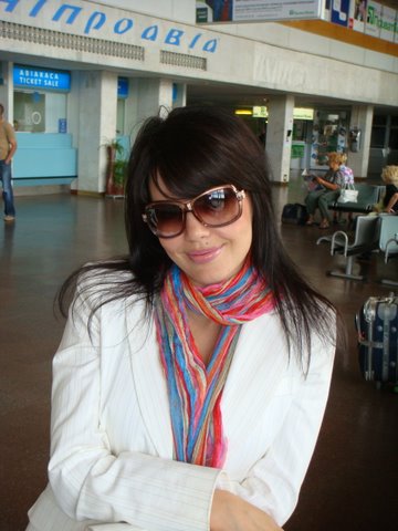 я в аэропорту.очень люблю путешесвовать