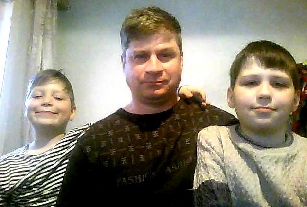 Геннадий, Россия, Вяземский, 56 лет, 1 ребенок. Хочу найти Спасибо всем. Я свое счастье уже нашел чего желаю и Вам, всем всего хорошего и большое спасибо за отРомантик но больше реалист так случилось что я остался один с сыном 11 лет 