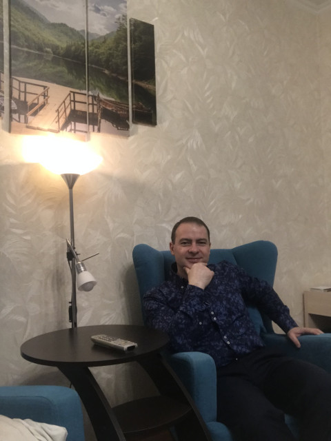 Пётр, Москва, м. Новопеределкино, 50 лет. Хочу найти Приятного в общении человека. При личном общении