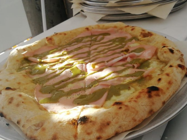 Это Итальянские пиццы я пёк в ресторане, но полная ерунда и не вкусные.
