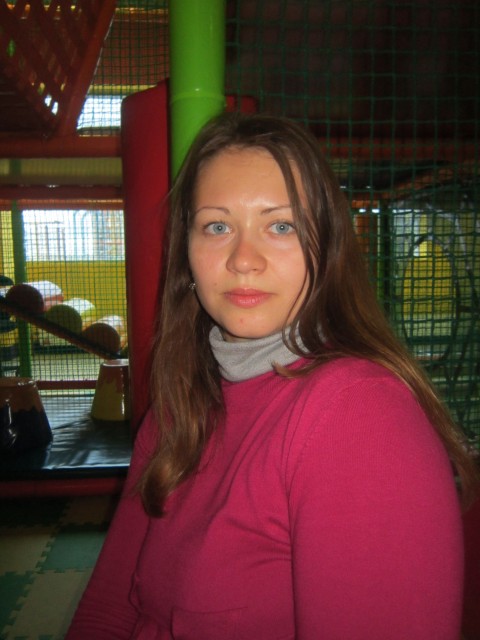 Кристина, Санкт-Петербург, м. Волковская, 34 года, 1 ребенок. Хочу найти доброго, воспитанного, уверенного в себе мужчину, который любит детей и животных) 
Скромная, серьезная девушка. Люблю животных, есть собака и попугай) В общем добрая, немного импуль