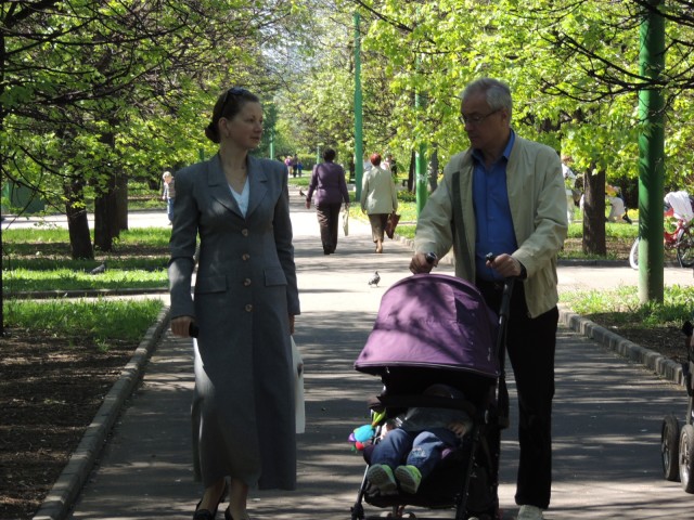 С дядей и Сашей в парке. Весна 2014.