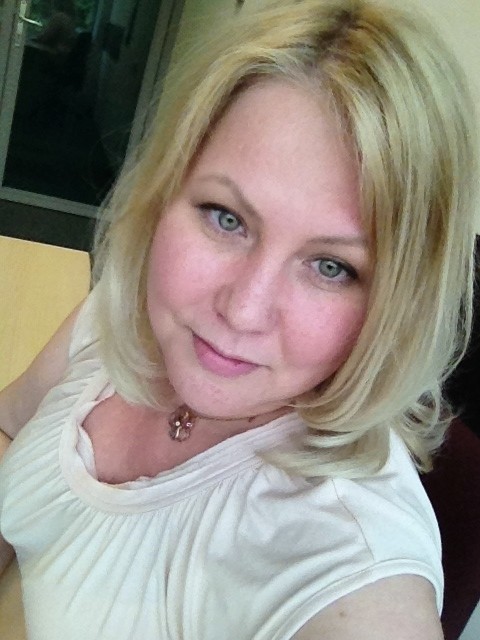 Мария, Москва, м. Войковская, 56 лет, 1 ребенок. Хочу найти Зрелого, спокойного, уверенного в себе мужчину (если с детьми - это только плюс), способного принимаЯ спокойный, открытый, доброжелательный человек, не мыслю своей жизни без семьи и детей. Работа