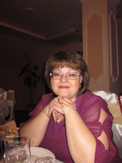 Юлия, Россия, Пушкино, 48 лет, 1 ребенок. Хочу найти Мужчину!  Который ищет женщину, а не фотомодель, так как до фотомодели мне далеко. А дальше все в наО себе тяжело рассказывать. Думаю при общении расскажу. А очень хочется счастья! 