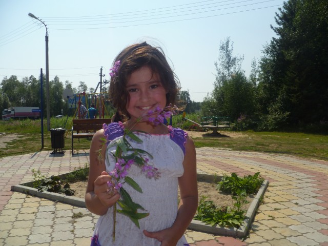 Настюша, старшенькая дочурка, 9 лет