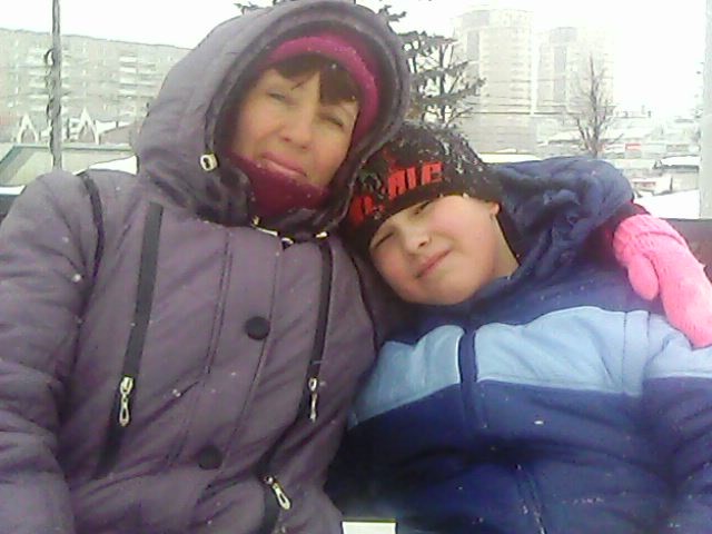 С бабушкой.