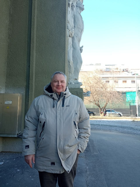 Vladimir, Россия, Москва, 60 лет, 1 ребенок. Хочу встретить женщину, с которой будет уютно.Живем вдвоем с сыном, все хорошо)))

С чувством юмора. Образование - высшее, гуманитарное. 
Проше