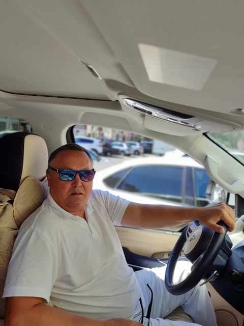 ДЕН, Россия, Уфа, 51 год. Хочу найти любящую  жену . Готов  взять  на  воспитание    маму  с ребенком. . Работаю доктором. , в частной клинике. Переехал в Сочи недавно. Есть авто. Есть дом в Абхазии. Род