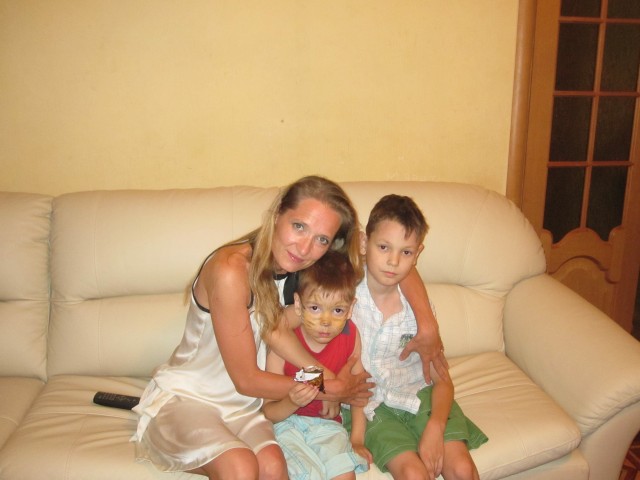 Наталия, Россия, Чебоксары, 52 года, 3 ребенка. Со мной трое замечательных сыновей 19 лет, 10 лет, 5 лет. Старший сын живёт не с нами-учится в ВУЗе 