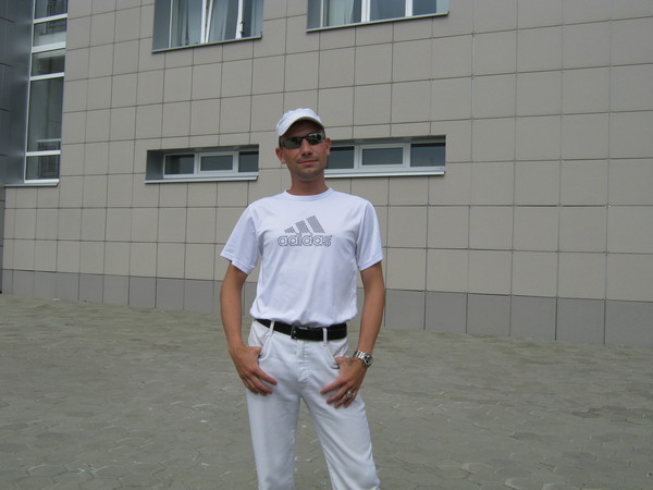 Дмитрий, Россия, Екатеринбург, 42 года. здравствуйте меня зовут Дмитрий я хочу познакомиться женщинои   .. Я работаю в охране  живу один и я