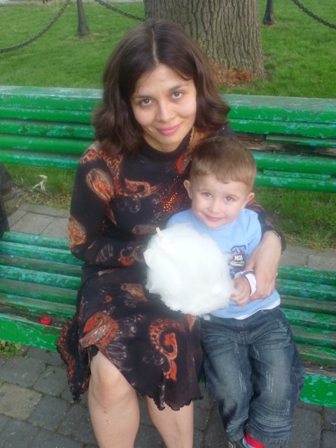 я и мой сыночек первого мая в парке