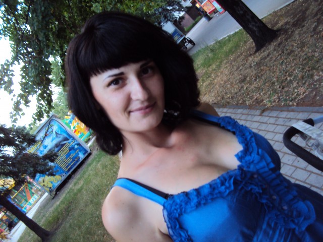 Яночка, Мариуполь, 37 лет, 2 ребенка, 1 фото. Ищу: Адекватную личность с параллельными действиями и разговорами!!!  Анкета 53358. 