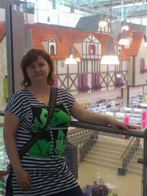 Екатерина, Россия, Саратов, 44 года, 1 ребенок. Хочу найти Доброго, любящего отца для моей девочки... Знак зодиака - водолей. Образование - высшее. Не люблю сказочников...