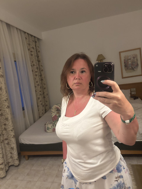 Marina, Москва, 49 лет, 2 ребенка, 8 фото. Она ищет его: очень хочется встретить своего мужчину, чтоб вместе и в радости и в горе! И на пенсии вместе щёлкать  Анкета 65720. 