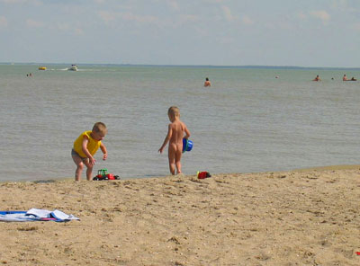 На пляже каменка в Ейске на Азовском море azov-sea.ru