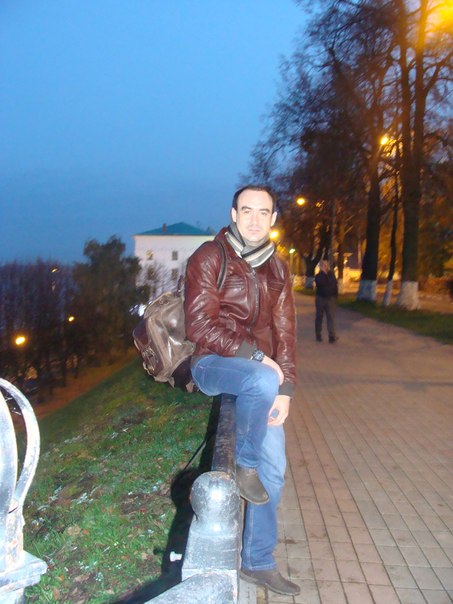 Саша, Россия, Ярославль, 46 лет, 1 ребенок. Хочу найти Женщину. Которая не выглядит как индеец перед боем и не ведёт себя так же. Анкета 66619. 