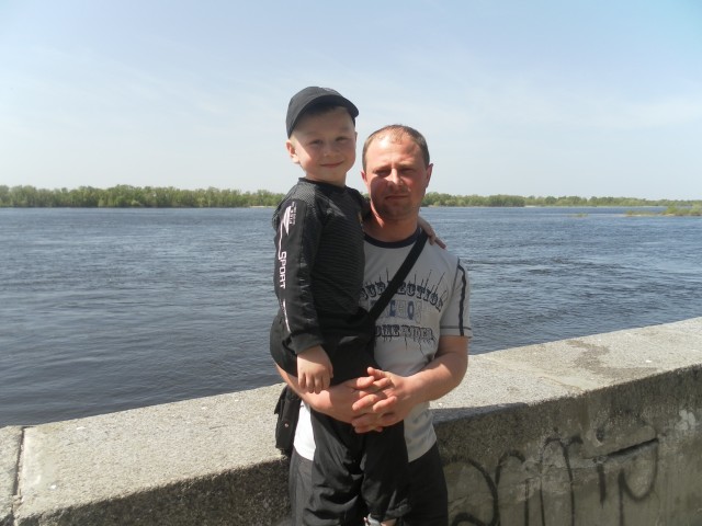 Александр, Украина, Кременчуг, 39 лет, 1 ребенок. Стараюсь бить заботливым папой для своего сына . Люблю работать и харашо отдыхать. Веселый и романти