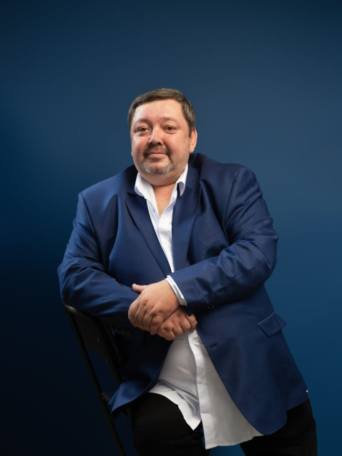 Алексей, Россия, Москва, 46 лет. Искреннюю, открытую. Мечтаю о семейном счастье. Чтобы хотелось домой бежать, потому что там тебя ждуДоброжелательный. Просто хочется любить и быть любимым. А больше всего детей. 