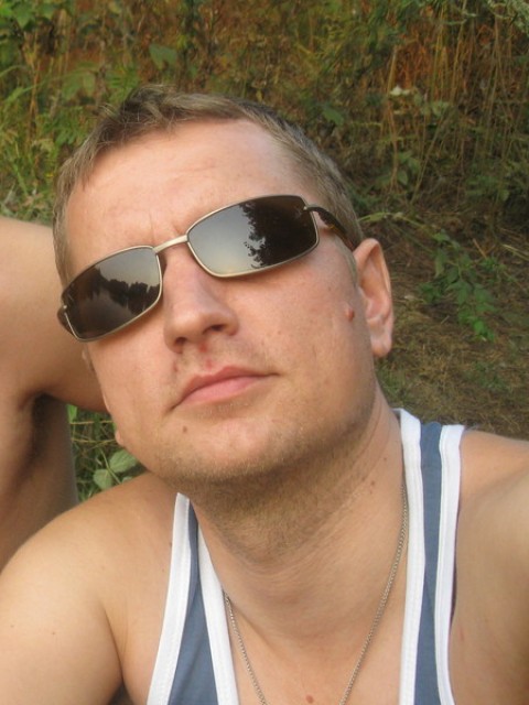 Евгений, Россия, Москва, 44 года. Живу. Люблю рыбалку, бассейн. Не москвич. 