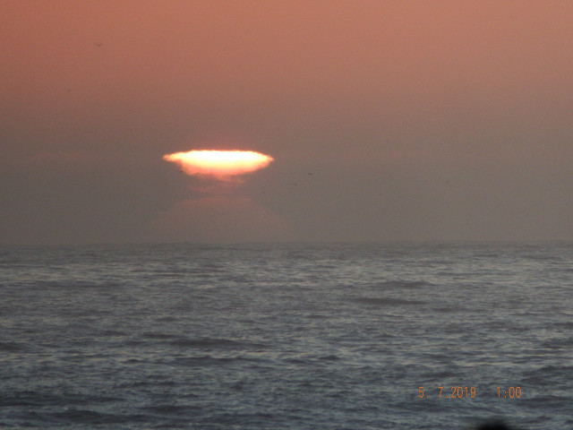 La Serena. Солнце "стекает" в океан /2.