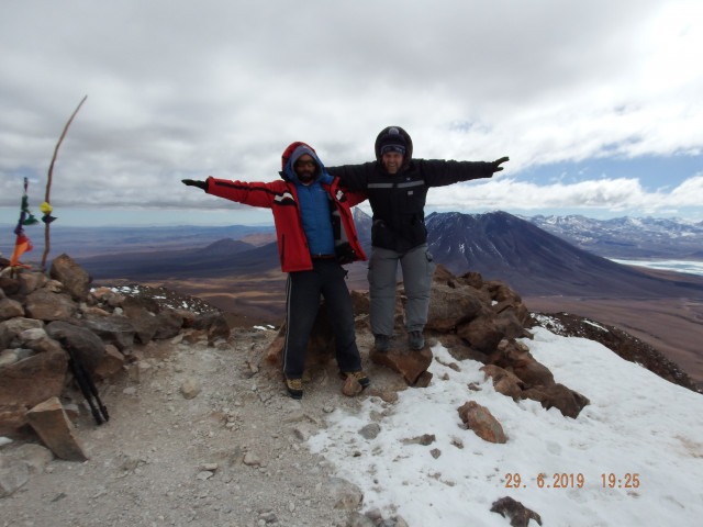 Region de Antofagasta, cerro Toco. На вершине /2.
Ветер такой, что временами трудно стоять.