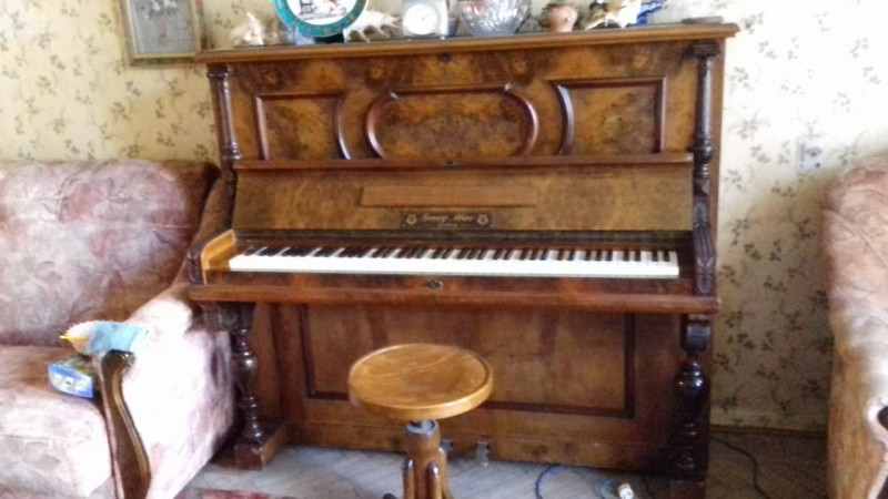 Старинное фортепиано. Срочно и бесплатно.