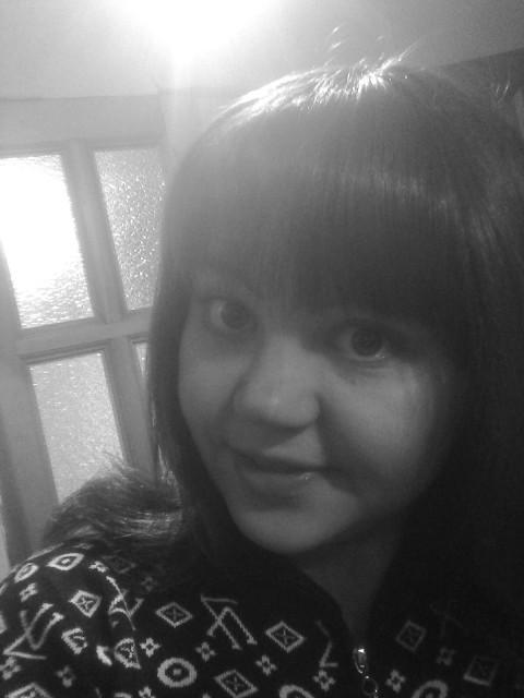 Татьяна, Россия, Суроватиха, 29 лет. Хочу найти доброго отзывчивого парня который сможет полюбить и меня и моего ребенка. желательно чтоб не пил .  без вредных привычек. доброжелательная. не люблю шумные компании. люблю детей. 