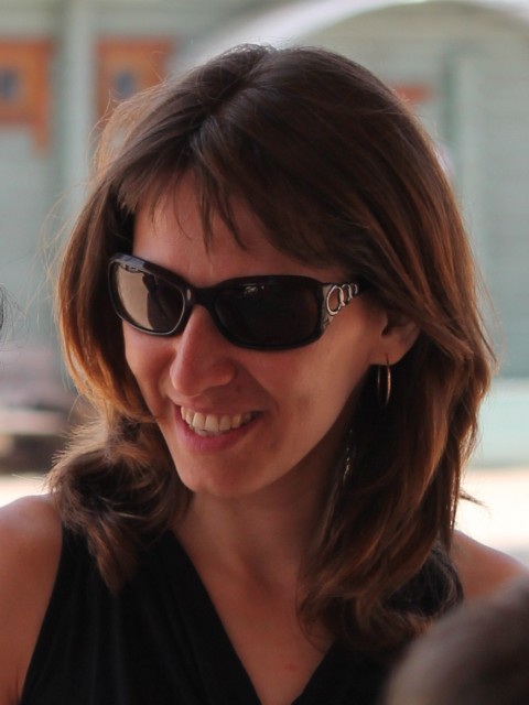 Альфия, Москва, м. Фрунзенская, 46 лет, 3 ребенка. Хочу найти Мудрого Мужчину для серьёзных отношений.Веду активный образ жизни: 
несколько работ-подработок, посещение концертов классической музыки, эк