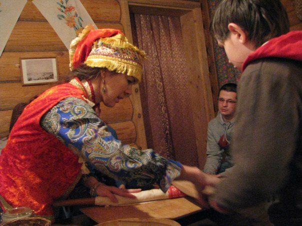 Тимон - татарская женщина:) Пробует гладить по-старинке