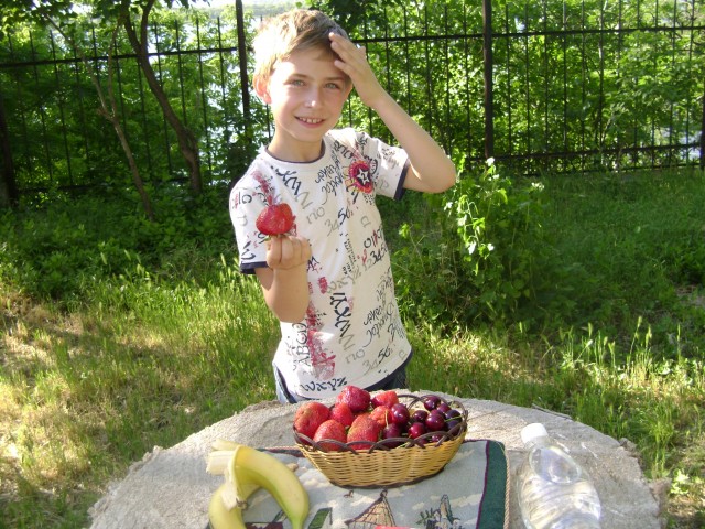 экологиески чистые фрукты,кроме ба_на_на...сан."Джерельце"08.06 .2012...