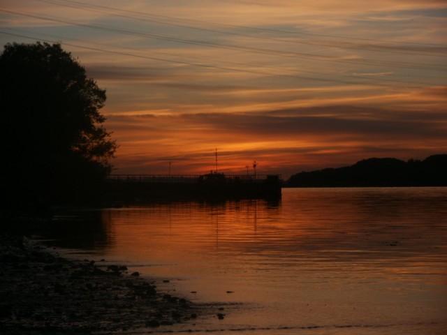 Чуден Днепр при тихой погоде...