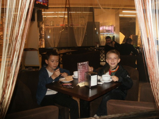 Артему(справа)-11 лет . 05 11 2014 г.