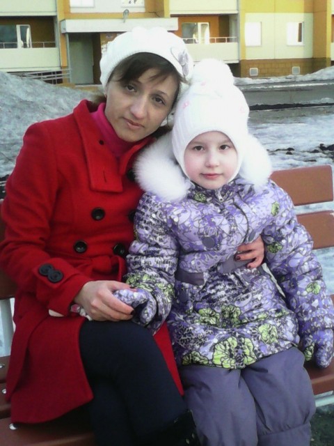 Копейск. Я с дочкой Даринкой на детской площадке.