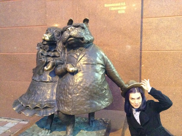 Приставать к достопримечательностям надо правильно)