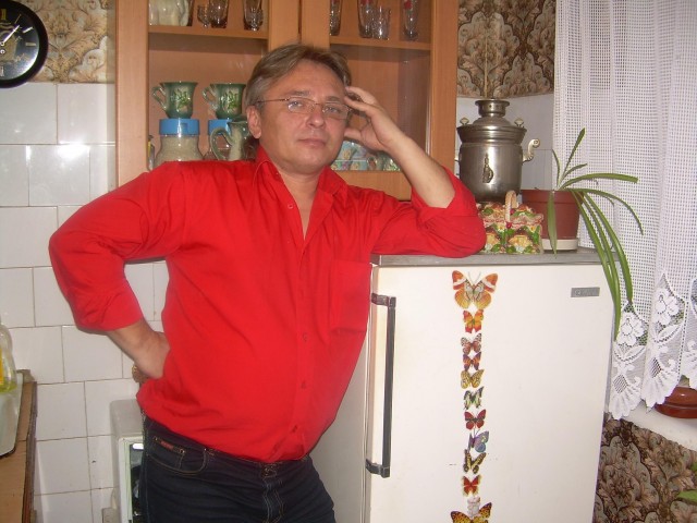 Владимир, Россия, Москва, 58 лет. О себе. Родился и вырос в Серпухове. В разводе седьмой год, взрослая дочь и внучка (живут отдельно),