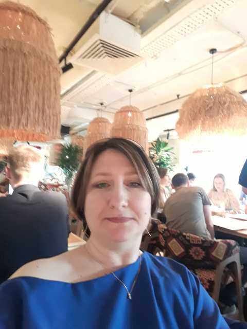 Елена, Москва, м. Новоясеневская, 44 года, 1 ребенок. Ищу: Единомышленника. Порядочного, умного, рассудительного, самодостаточного мужчину. Вообщем, родственную...  Анкета 120918. 