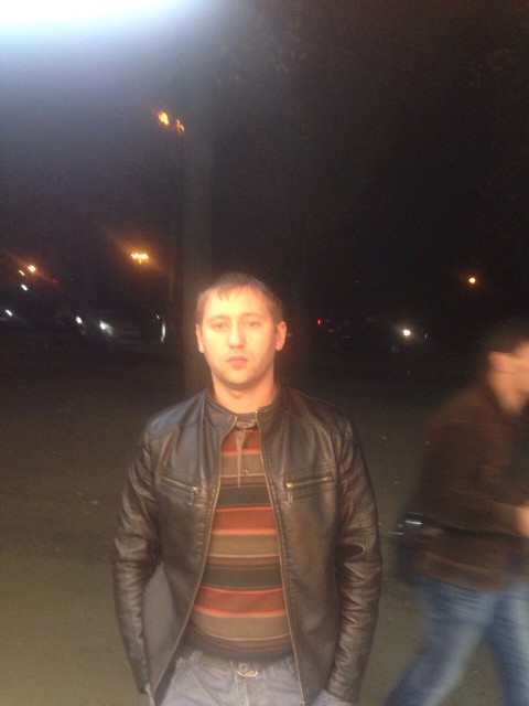 Дмитрий, Москва, ВДНХ, 39 лет, 1 ребенок. Работающий , не пью ,и пьяных не люблю . Курю.

Гордый в меру, добрый , не жадный люблю детей они 