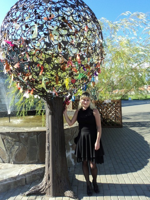 Анастасия, Ижевск, 44 года, 1 ребенок, 2 фото. Познакомлюсь для серьезных отношений и создания семьи.