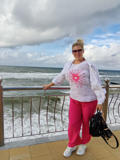 Наталия, Иваново, 42 года, 1 ребенок, 8 фото. Она ищет его: Хочу найти доброго,любящего и заботливого мужчину для создания крепкой семьи  Анкета 137180. 