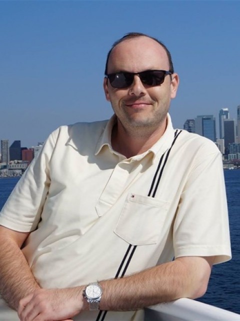 Сергей, Россия, Москва, 48 лет. Хочу найти Серьезную, целеустремленную, жизнерадостную девушку для создания крепкой и дружной семьи.Пока еще молодой человек :) Работаю в сфере IT. Россиянин, славянин. В Москве живу с 2005 г. Общител