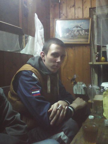 Богдан, Россия, Иваново, 29 лет. Работаю,занимаюсь спортом увлекаюсь ремонтом машины.Не хватает второй половинки.