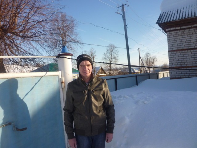 Ридан, Россия, Дюртюли, 43 года. Хочу найти Женщину с ребенком, девушку, которая захочет жить в деревне в большом доме, туалет дома, вода тоже, Добрый, работящий, люблю детей. Не женат, не был. 