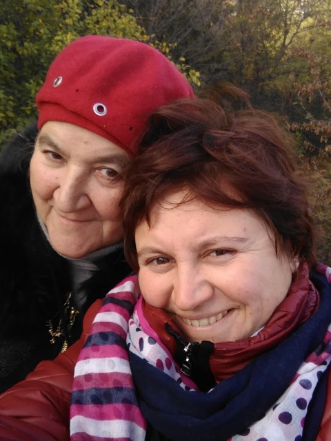 Хеллен Хелен, Украина, Киев, 44 года. желаю найти мужа - друга - на всю жизнь, с которым будем разделять все жизненные радости и горести, Я ЧЕЛОВЕК ПРАВОСЛАВНЫЙ 
живу с родителями, коренная Киевлянка по-отцу, работаю в школе " Надия