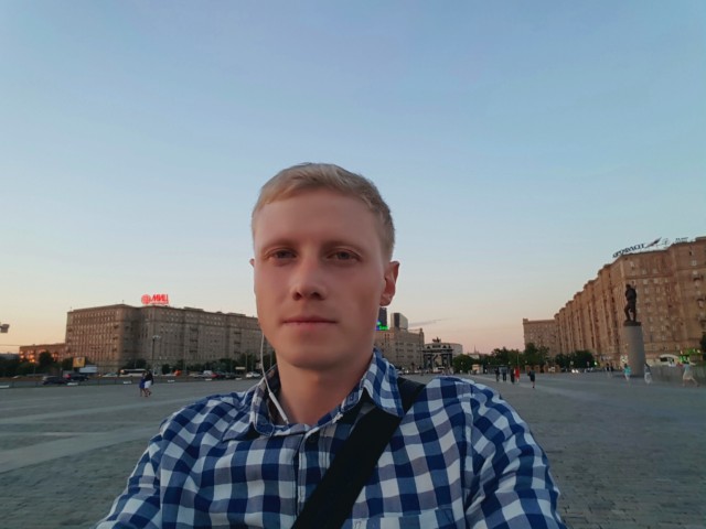 Виталик Бондарев, Россия, Москва, 36 лет. Хочу найти хорошего друга (подругу) для общения,  при взаимности --- брак.Выразительная внешность. Душа, полна аккордов поэзии, душа сильной воли, жадная стремлением к деятел